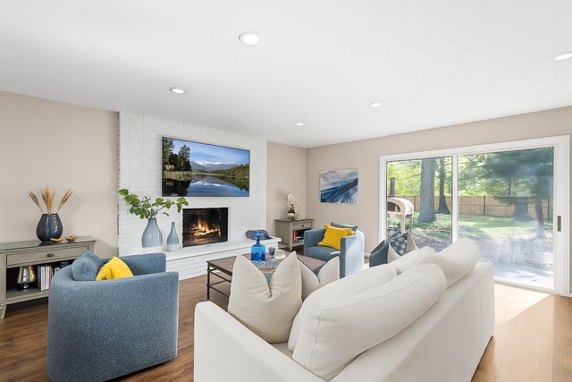 6221 Linden Lane, La Grange Highlands, IL 60525