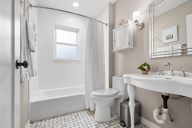 6221 Linden Lane, La Grange Highlands, IL 60525