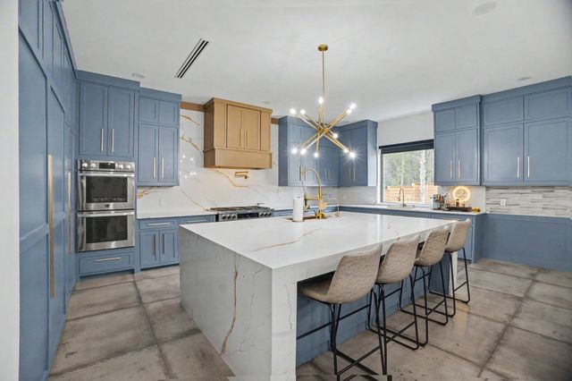 511 S Bluegrove Road, Lancaster, TX 75146