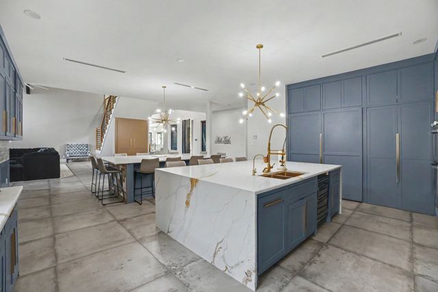 511 S Bluegrove Road, Lancaster, TX 75146