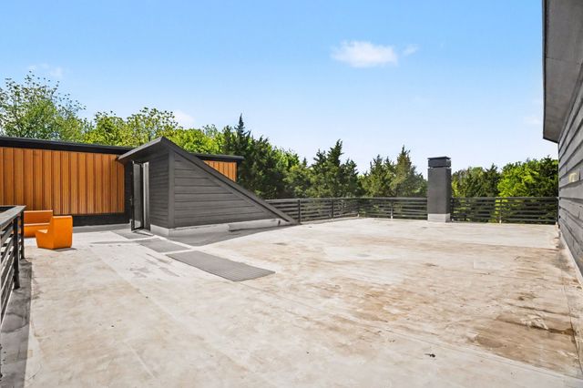 511 S Bluegrove Road, Lancaster, TX 75146