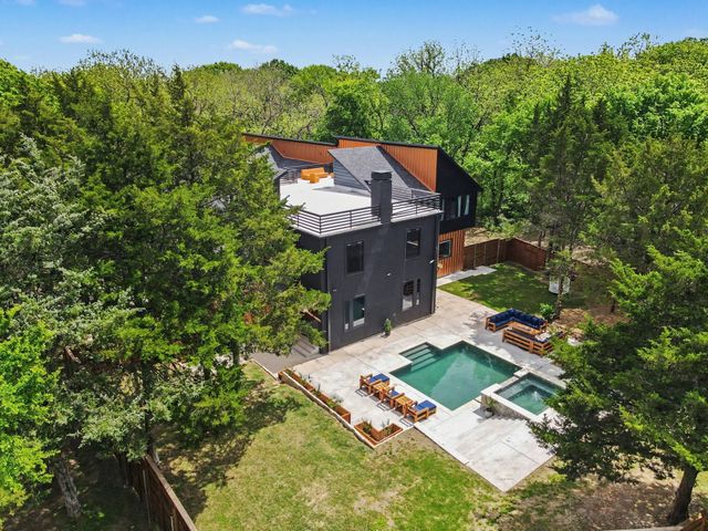 511 S Bluegrove Road, Lancaster, TX 75146