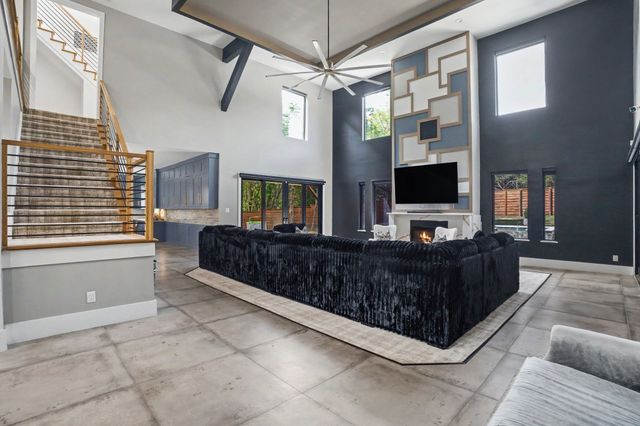 511 S Bluegrove Road, Lancaster, TX 75146