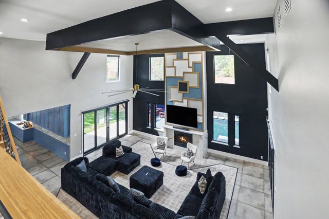 511 S Bluegrove Road, Lancaster, TX 75146