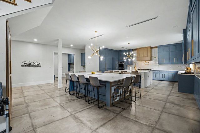 511 S Bluegrove Road, Lancaster, TX 75146
