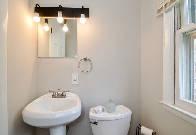 25 Webber St, Springfield, MA 01108