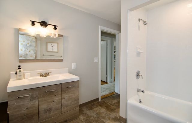 25 Webber St, Springfield, MA 01108