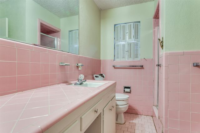 8516 La Jolla Court, Benbrook, TX 76116