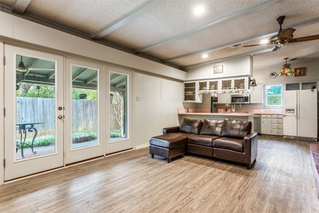 8516 La Jolla Court, Benbrook, TX 76116