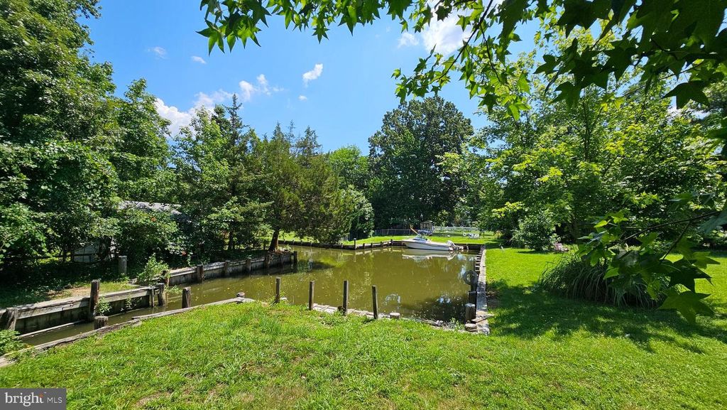 Image 13 of property listing at 1110 CHERRY POINT RD, West River, MD 20778