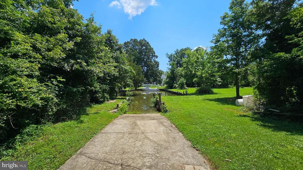 Image 14 of property listing at 1110 CHERRY POINT RD, West River, MD 20778