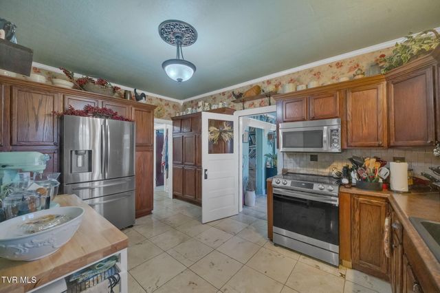 8712 Highway 19-E, Roan Mountain, TN 37687