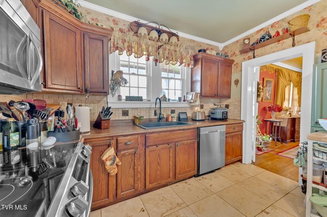 8712 Highway 19-E, Roan Mountain, TN 37687