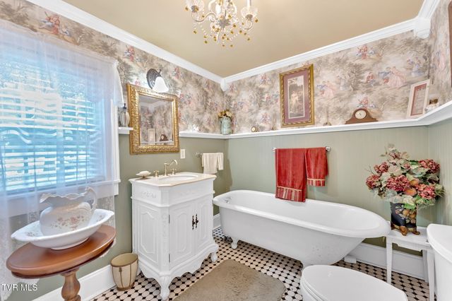 8712 Highway 19-E, Roan Mountain, TN 37687