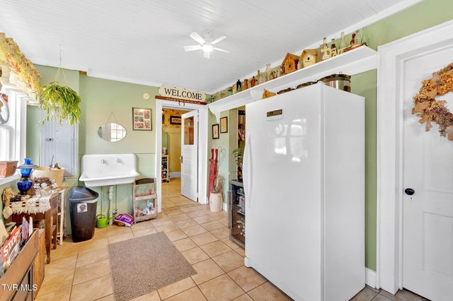 8712 Highway 19-E, Roan Mountain, TN 37687