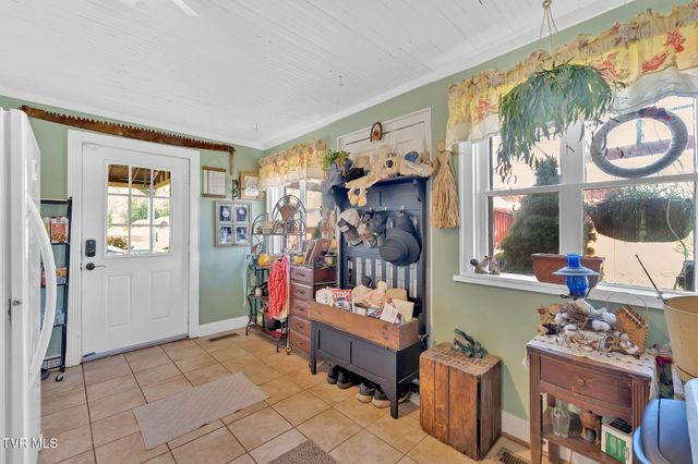 8712 Highway 19-E, Roan Mountain, TN 37687