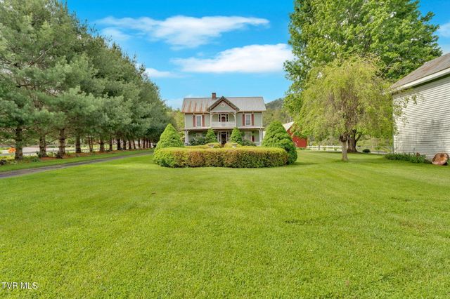 8712 Highway 19-E, Roan Mountain, TN 37687