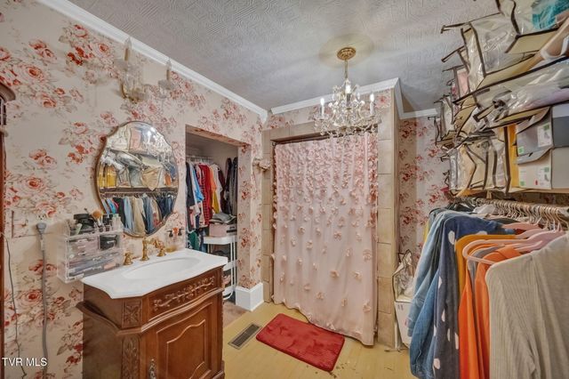 8712 Highway 19-E, Roan Mountain, TN 37687