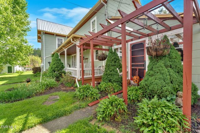 8712 Highway 19-E, Roan Mountain, TN 37687