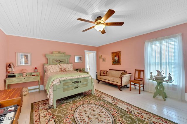 8712 Highway 19-E, Roan Mountain, TN 37687