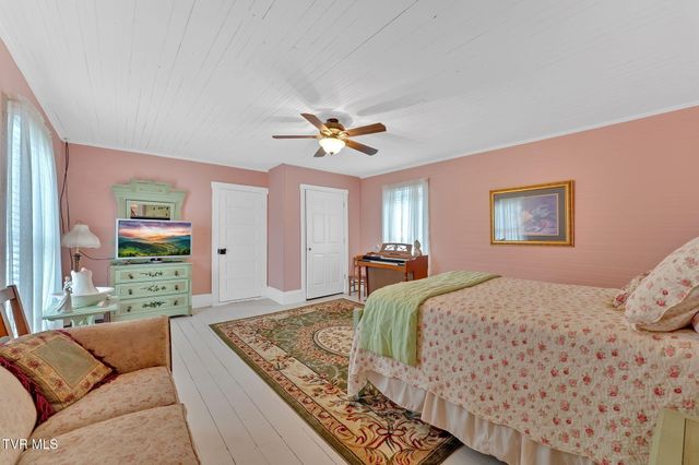 8712 Highway 19-E, Roan Mountain, TN 37687