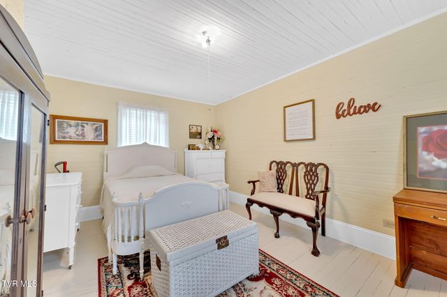 8712 Highway 19-E, Roan Mountain, TN 37687