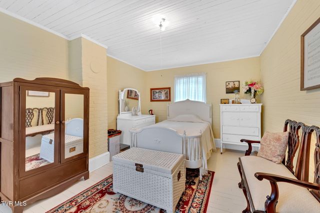 8712 Highway 19-E, Roan Mountain, TN 37687