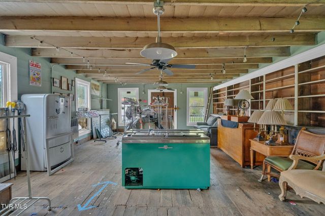 8712 Highway 19-E, Roan Mountain, TN 37687