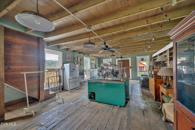 8712 Highway 19-E, Roan Mountain, TN 37687