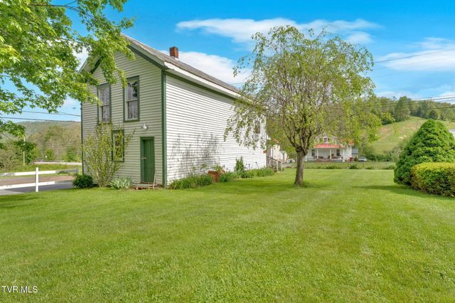 8712 Highway 19-E, Roan Mountain, TN 37687