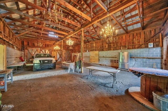 8712 Highway 19-E, Roan Mountain, TN 37687