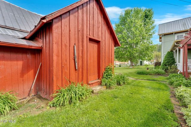 8712 Highway 19-E, Roan Mountain, TN 37687