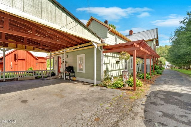 8712 Highway 19-E, Roan Mountain, TN 37687