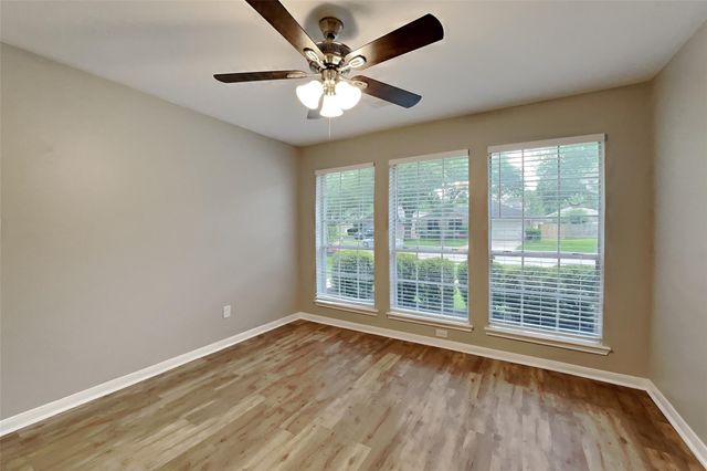 1431 Redwood Village Circle, Spring, TX 77386