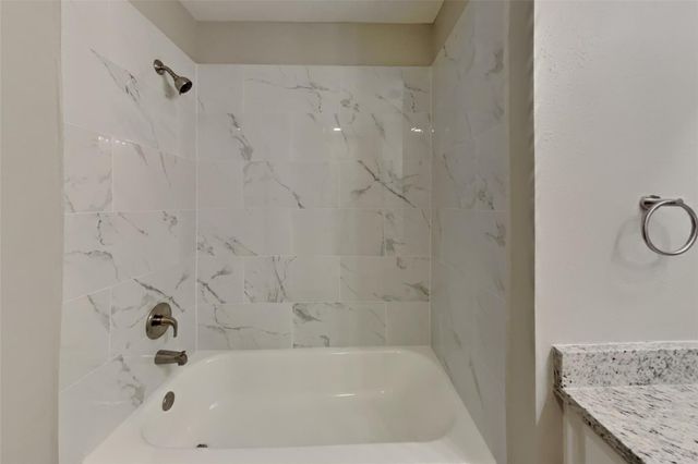 1431 Redwood Village Circle, Spring, TX 77386