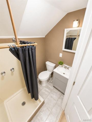 307 Alsobrook Street, Kirkwood, MO 63122