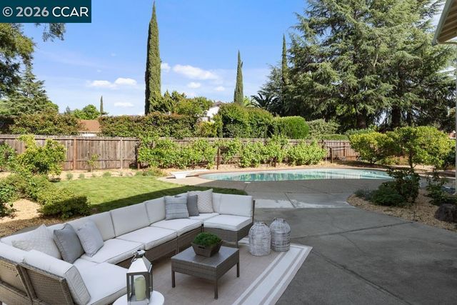 2866 Bowling Green Dr, Walnut Creek, CA 94598