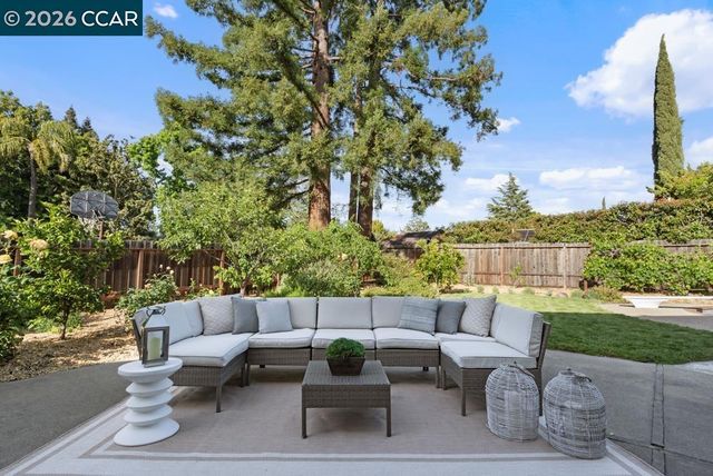 2866 Bowling Green Dr, Walnut Creek, CA 94598