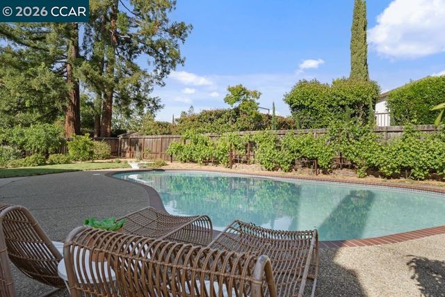 2866 Bowling Green Dr, Walnut Creek, CA 94598
