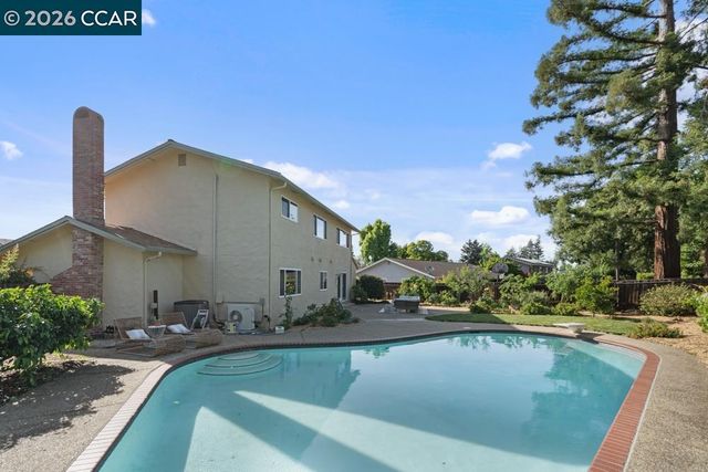 2866 Bowling Green Dr, Walnut Creek, CA 94598