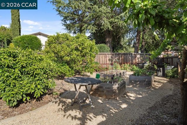2866 Bowling Green Dr, Walnut Creek, CA 94598