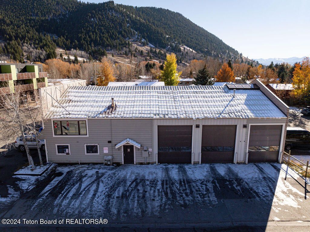 205 SCOTT Lane, Jackson, WY 83001 photo 3