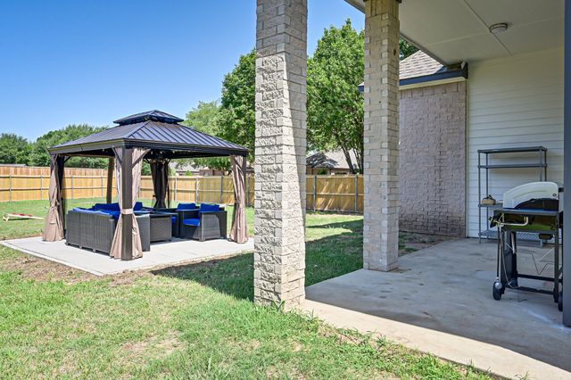 2735 Water Oak Drive, Grand Prairie, TX 75052