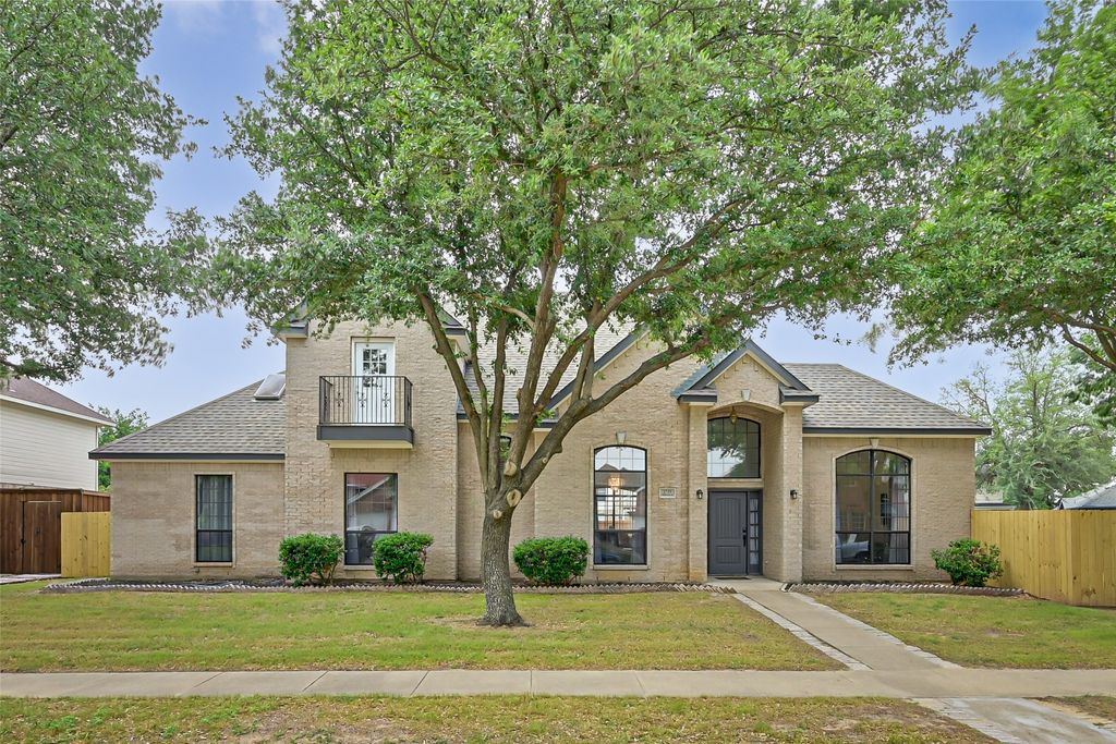 2735 Water Oak Drive, Grand Prairie, TX 75052