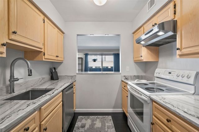 220 N Dithridge 603, Oakland, PA 15213