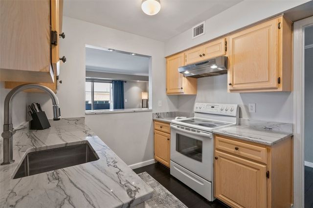 220 N Dithridge 603, Oakland, PA 15213