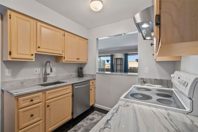 220 N Dithridge 603, Oakland, PA 15213