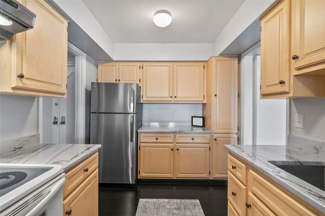 220 N Dithridge 603, Oakland, PA 15213