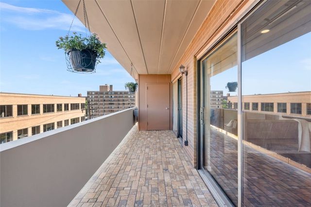 220 N Dithridge 603, Oakland, PA 15213