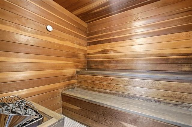 220 N Dithridge 603, Oakland, PA 15213